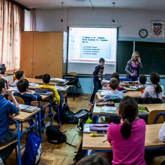 Projectors for better-quality school lessons