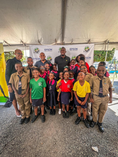 Epson fait un nouveau don d’imprimantes EcoTank à la Fondation Usain Bolt en Jamaïque