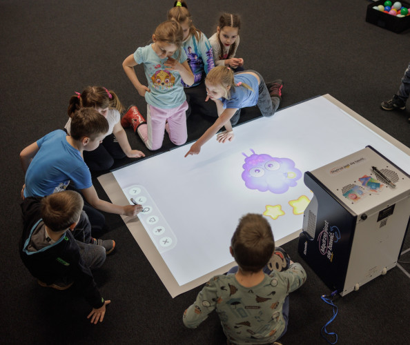 Epson partners with Knowla and Future Classroom Lab to showcase learning solutions in an interactive training environment