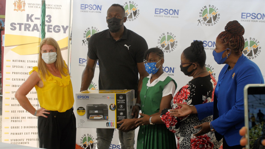 Epson organizaciji „The Usain Bolt Foundation” donira EcoTank pisače i projektore
