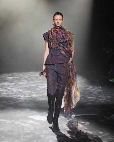 Epson et le designer Yuima Nakazato dévoilent les contours d’un avenir plus respectueux de l’environnement pour la mode