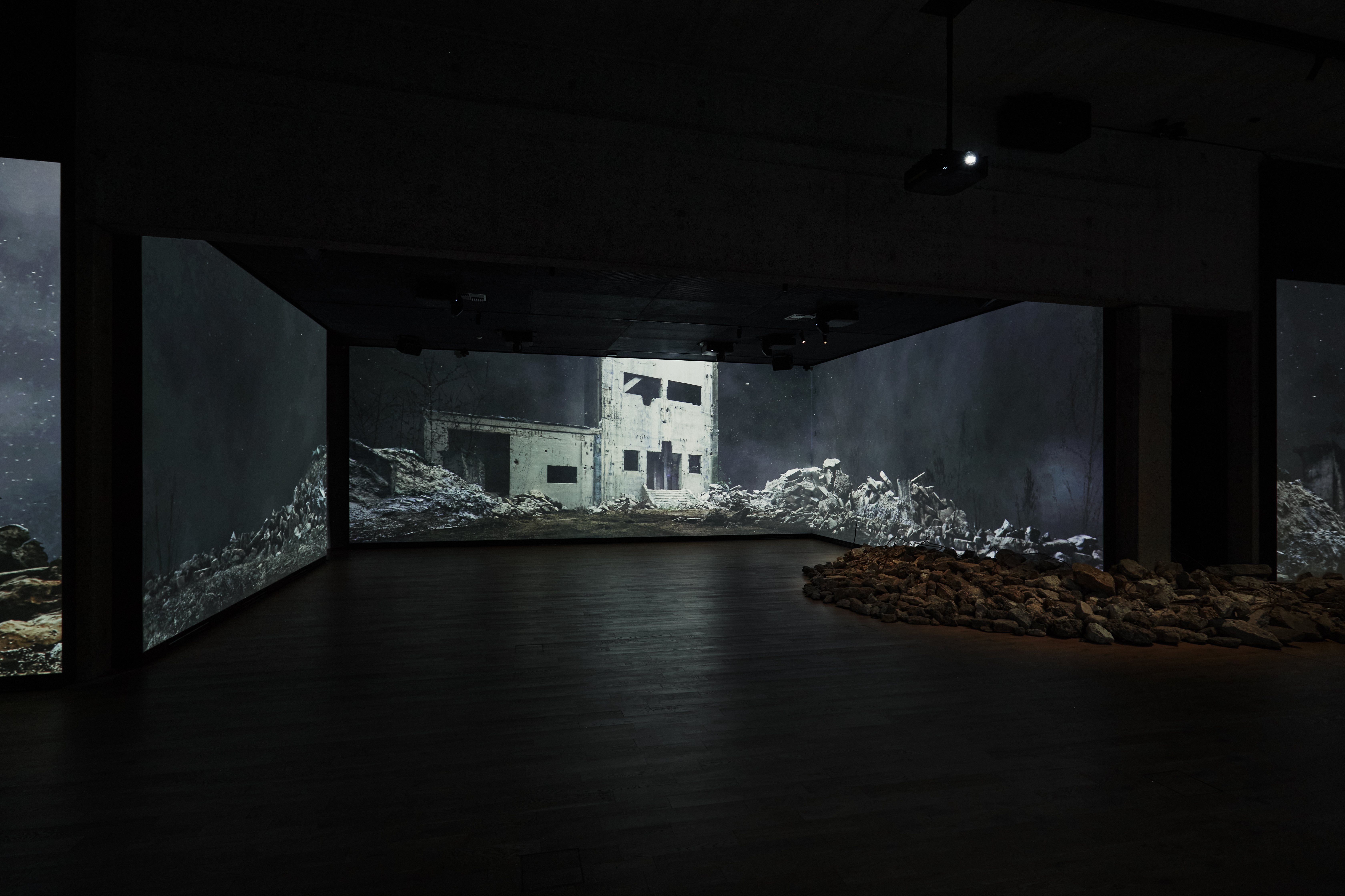 Kunsthalle Praha vystavila umění Lunchmeat Studia pomocí projektorů Epson